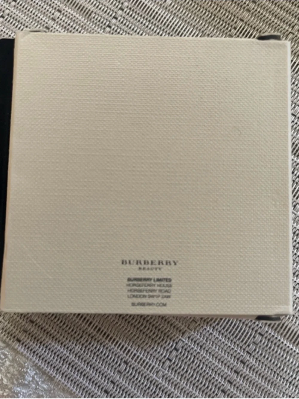 Burberry Sheer Powder Luminous Pressed Powder in Porcelain No. 02
